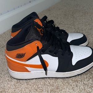 Jordan 1 mid